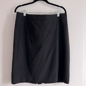 Club Monaco Black Knee-Length Pencil Skirt with Pleated Back Detail - Size US 10